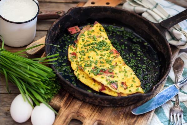 Omletas – kodėl jis vertas jūsų pusryčių stalo? Išmėginkite 9 skirtingų pasaulio šalių omletų skonius