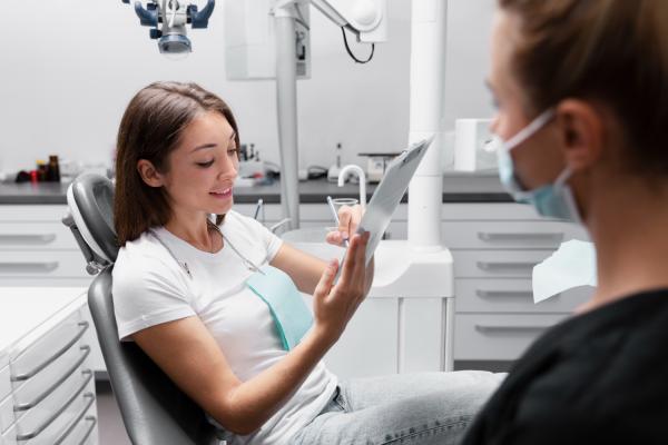 Odontologijos klinikos atsiliepimai: jų reikšmė renkantis gydymo įstaigą