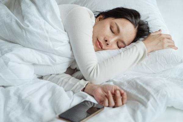 Pagalvės įtaka miegui ir sveikatai – kokią išsirinkti ir kodėl reikia keisti?