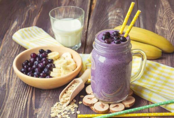 Trys vitaminingų pusryčių receptai su jaunystės uogomis – pradėkite dieną energingai