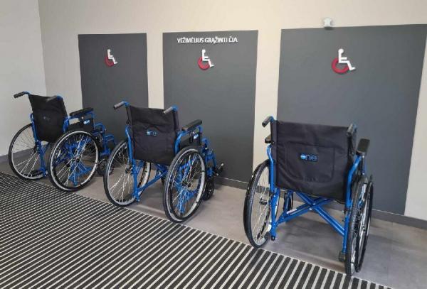 Panevėžio ligoninėje pristatyti pacientų pervežimo vežimėliai