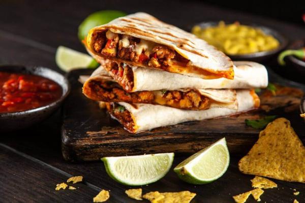 Meksikietiškas grilio vakarėlis nuo kesadilijų iki kukurūzų traškučių – vos per keletą minučių (receptai)