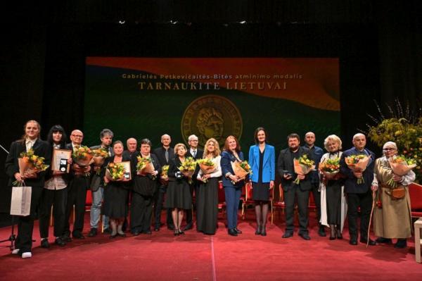 Įteikti G. Petkevičaitės-Bitės atminimo medaliai „Tarnaukite Lietuvai“