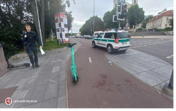 Panevėžio rajone automobilis partrenkė elektriniu paspirtuku važiavusį vyrą