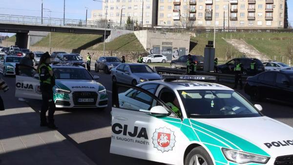 Galingas Vilniaus kelių policijos reidas: rekordinis girtų kiekis, pasakos apie kefyrą, krauju paplūdęs BMW vairuotojas