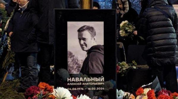 A. Navalno tėvai dėkoja žmonėms, atiduodantiems jų sūnui pagarbą