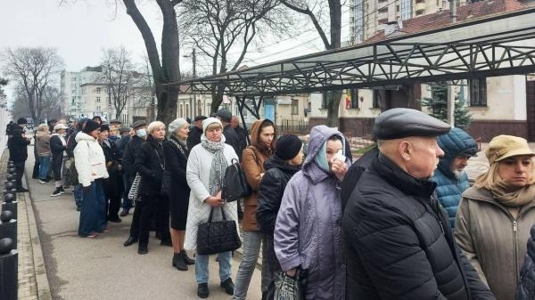 Europos sostinėse rusai renkasi balsuoti, vyksta protestai