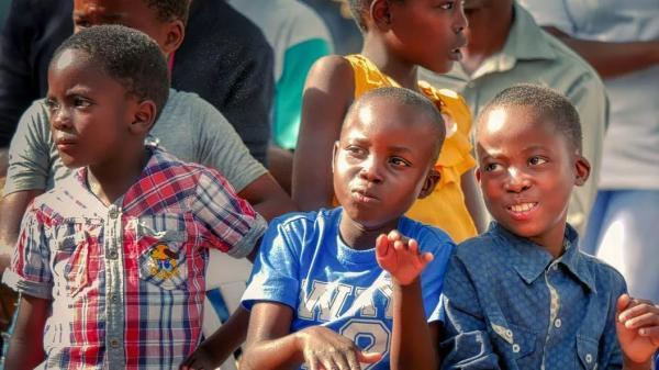Zimbabvės policija iš sektos išvadavo 251 vaiką