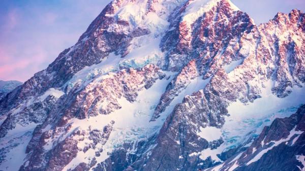Alpinistai į Everestą bus priversti neštis maišelius: kalnai pradėjo dvokti