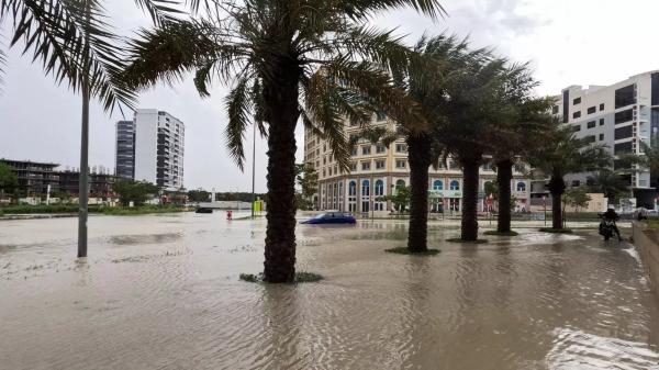 Dubajus skęsta: dėl stipraus lietaus užtvindytas oro uostas, paskelbtas oranžinis pavojaus lygis