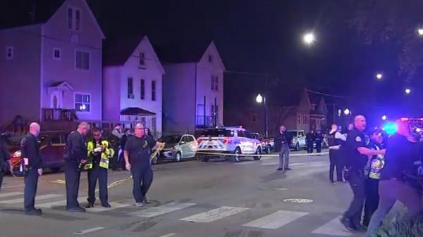 Čikagoje pašauta 11 žmonių, viena mergaitė žuvo