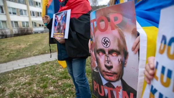 Karybos ekspertai: Vakarai atsimerkia: blogio ašies galva – Kremlius