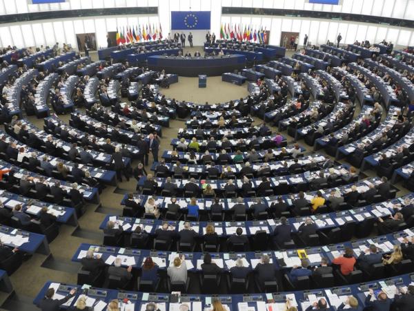 EP sugriežtino atsakomybę už sankcijų pažeidimus