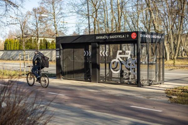 Vilniuje duris atvėrė dviračių saugyklos