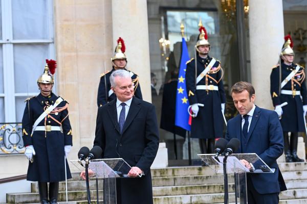 Prezidentas vyksta darbo vizito į Prancūziją