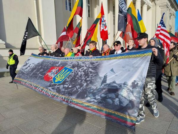 „Lietuva – lietuviams!“: tautininkai Vilniuje vėl surengė Kovo 11-osios patriotines eitynes