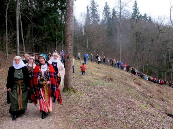 Vilniaus romuviai kviečia jau į XX Lygiadienio šventę ant Pūčkorių piliakalnio