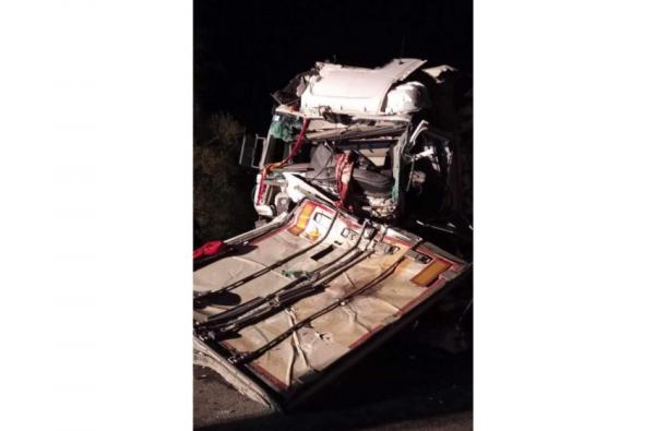 Panevėžio rajone susidūrė du sunkvežimiai. Vienas vairuotojas žuvo