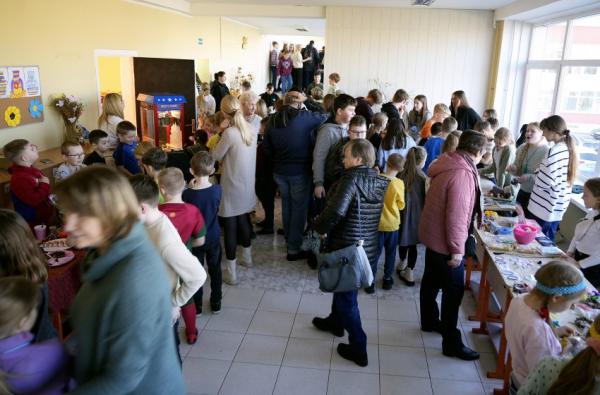 Alytaus Vidzgirio mokykla pavasarį atidarė puikia Kaziuko kermošiaus švente (foto+video)