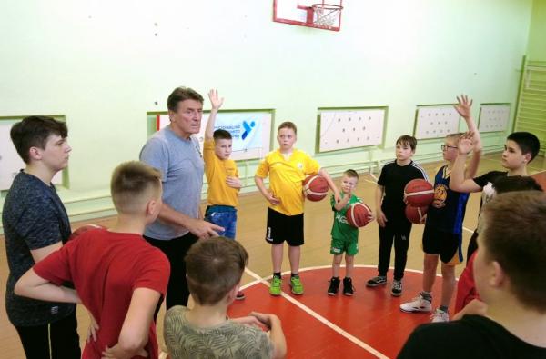 Diena su legenda – Valdemaras Chomičius treniravo Simno gimnazijos vaikus  (foto+video)