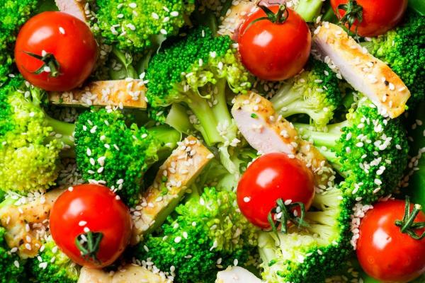 Brokolių salotos: 4 šios žaliosios daržovės receptai – pirštus apsilaižysite