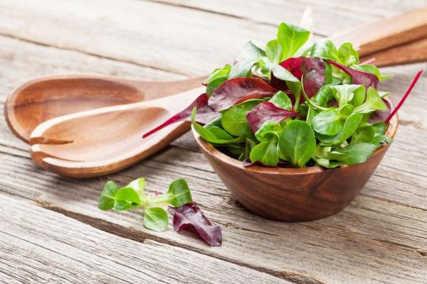 Sultenės – riešutų skonio salotos. Jų istorija, nauda sveikatai ir auginimo ypatumai
