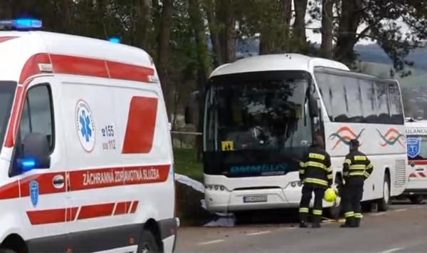 Tragiška nelaimė: nuriedėjęs autobusas užmušė tris merginas