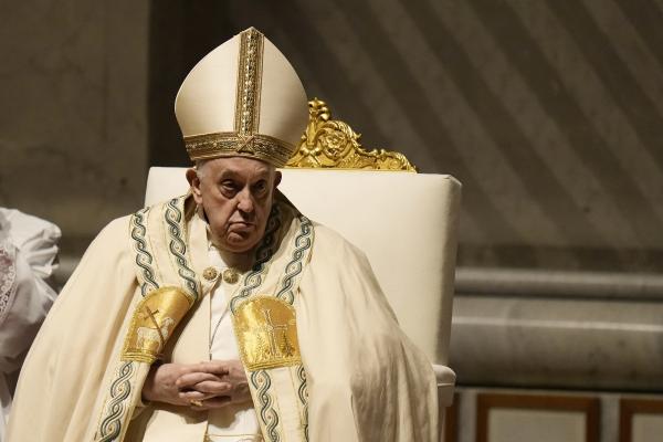 Popiežius atvyko į Šv. Petro baziliką vadovauti Velyknakčio vigilijos pamaldoms