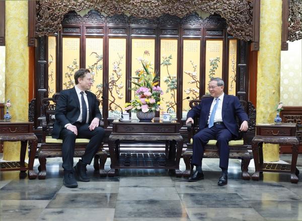 E. Muskas Kinijos sostinėje surengė derybas su šalies premjeru