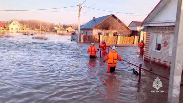 Rusijoje pratrūko užtvanka: evakuota daugiau kaip 4 tūkst. žmonių