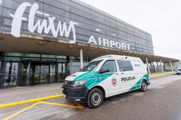 Vilniaus ir Kauno oro uostai vėl veikia: sprogmenų nerasta