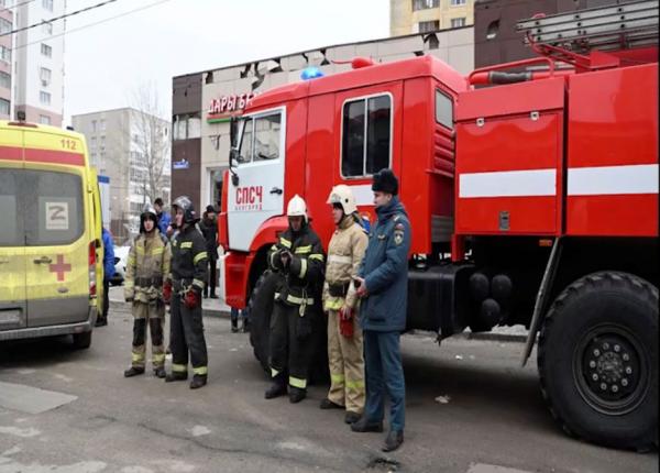 Sankt Peterburge netoli oro uosto nugriaudėjo sprogimai – kilo didelis gaisras