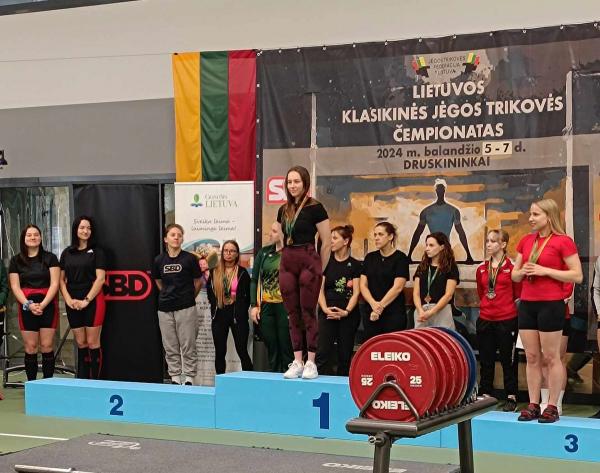Kaišiadorietė Lietuvos klasikinės jėgos trikovės čempionate pagerino Lietuvos rekordą
