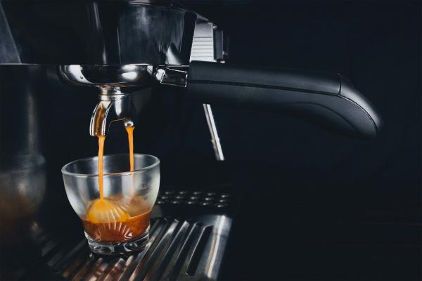 Kavos technologijų palyginimas: Kodėl verta rinktis “Illy” kapsulinį kavos aparatą?