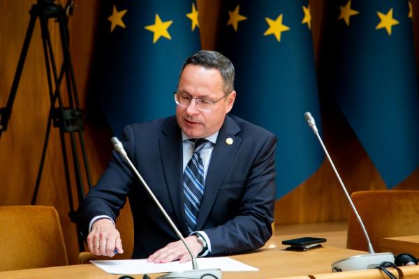 Seimo Užsienio reikalų komitetas tęs svarstymus dėl ambasadorių: naujo kandidato į atstovybę Varšuvoje dar nesulaukė