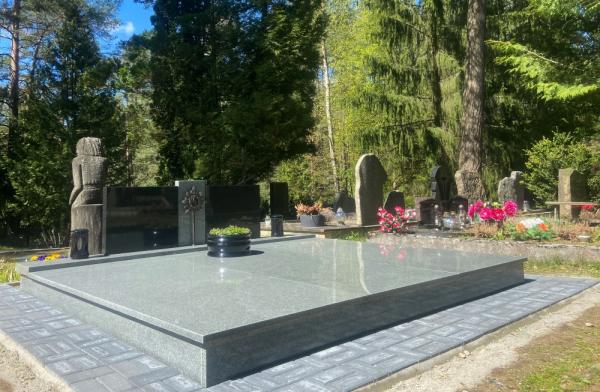 Populiariausi būdai kaip atnaujinti artimojo kapą: paminklo ir kapavietės renovacija