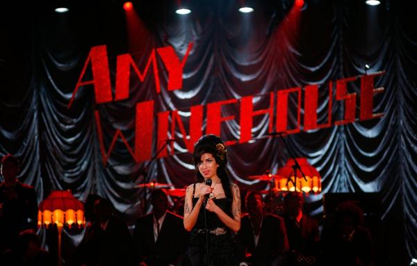 „Back to Black“ – jausmų kupina kelionė per Amy Winehouse gyvenimą ir netektį