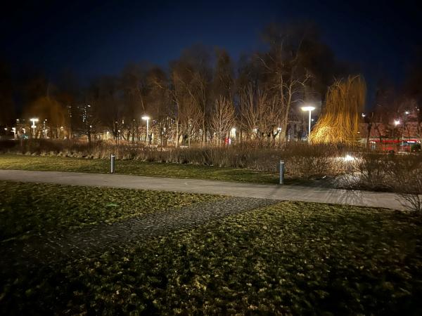 Lukiškių aikštėje neveikia šviestuvai: čia ne taupymas