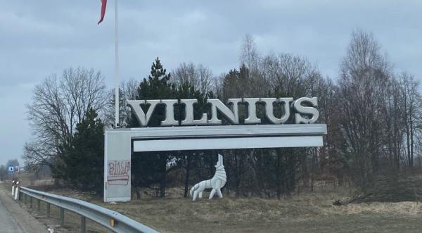 Išpuolis Vilniuje: išniekintas Vilniaus ženklas prie įvažiavimo į miestą