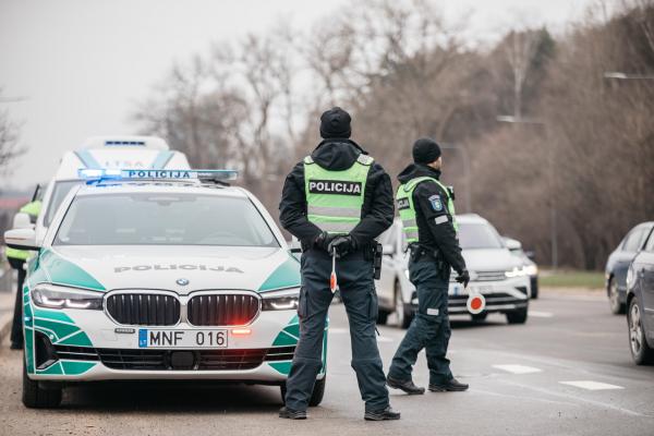 Vilnius policininkams skirs 10 tūkst. eurų, bet kaip išsaugoti jau dirbančius?