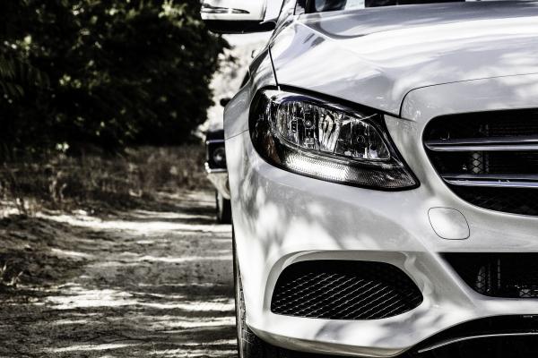 „Mercedes-Benz“ dėl gaisro rizikos atšaukia 341 000 automobilių