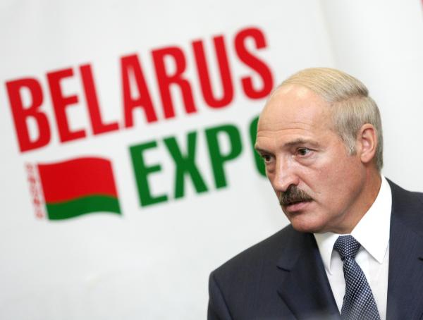 Lukašenka vėl svaidosi grasinimais Lietuvai