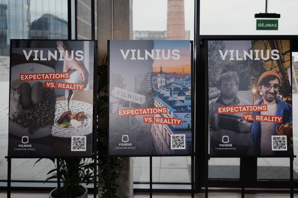 Garsus britų žurnalistas Edward Lucas gina naująją Vilniaus reklamą
