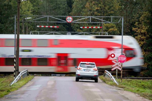Vilniaus geležinkelio pervažoje išbandomas dirbtinis intelektas: žadama, jog nebebus nelaimių