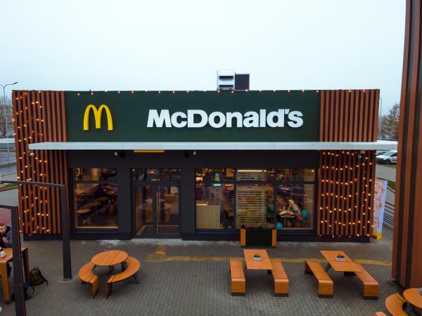 Visame pasaulyje sutriko „McDonald’s“ darbas