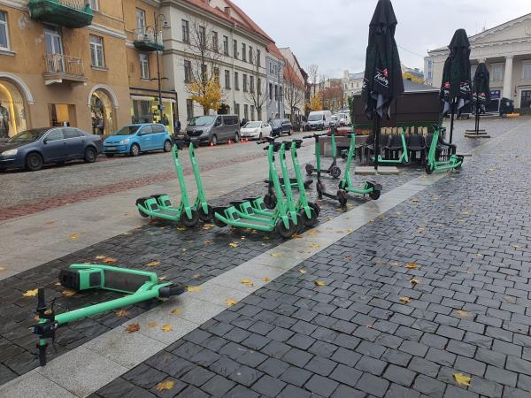 Vilniuje apgadinta apie 10 elektrinių paspirtukų „Bolt“