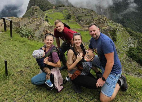 „Keliaujančios mamos“ dalinasi: dvi poros su mažais vaikais apkeliavo Peru