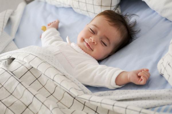 Kaip užmigdysi, taip ir miegos – patarimai apie tobulą 8 pakopų migdymo rutiną