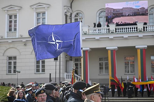 Ką reiškia priklausyti NATO?
