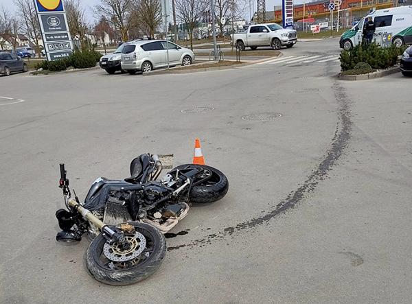 Avarijoje nukentėjo mopedo vairuotojas